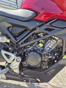 Honda CB125R - 5