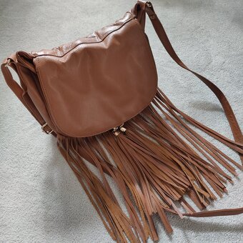 Kožená kabelka so strapcami - 5