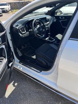 Kia Ceed GTLine  8 900 € - 5