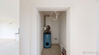 PINK Reality POSLEDNÝ VOĽNÝ DOM NA PREDAJ Moderné a pokojné - 5