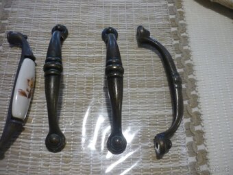 Rustikálne úchytky na nábytok. - 5