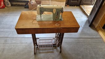 Šijací stroj zn. LADA - 5