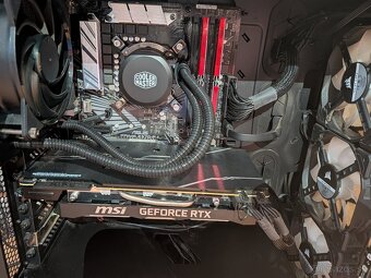 Kompletná herná zostava – PC + 3 monitory + príslušenstvo - 5