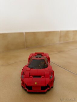 Lego červené Ferrari - 5