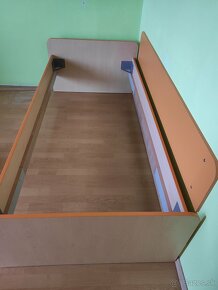 Posteľ 200 x 90 cm so zástenou - 5