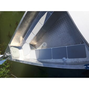 Kabínková hliníková loď - 5