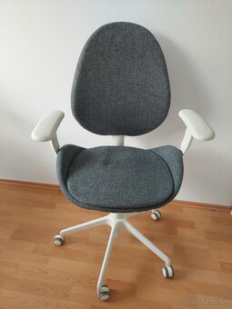 Kancelársky nábytok rôzneho druhu vo výbornom stave - 5