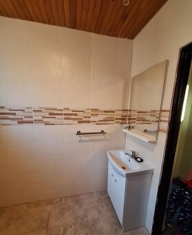 Na predaj rodinný dom so záhradou 1400 m2, obec Dvorníky. - 5