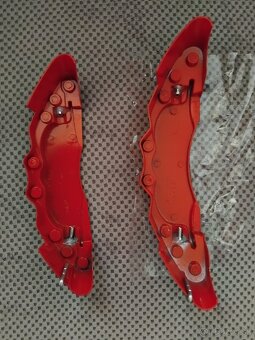 Ozdobné krytky brzdových strmenou a šrobov - 5