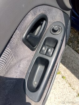 Renault clio 1,4 55kw - 5