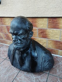 Busta Lenin syngovana - 5
