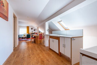 NA PREDAJ RODINNÝ DOM S 3 BYTOVÝMI JEDNOTKAMI, OBEC TELGÁRT - 5