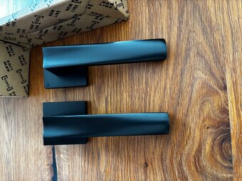 Porta klucky na interierove dvere-9ks spolu 100€ - 5