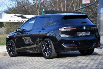 BMW iX xDrive40 PANORAMA ZÁRUKA SR DPH 2023 SOH - 98,5 % - 5