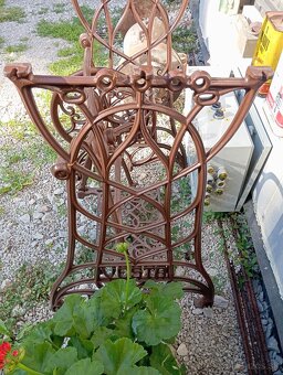 Predám stojan na starý šijací stroj - 5