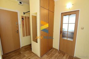 JKV REAL | Ponúkame na predaj veľký 2 izbový byt s 2 balkónm - 5
