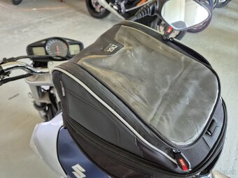 SUZUKI GSR 600 - 5