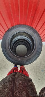 Predám celoročné pneu.215/65R16H Dezén 5,4mm - 5