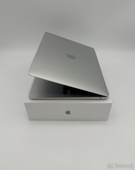 MacBook Air 13" M1 8/512GB Silver + ZÁRUKA - 5