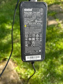 Elektrická kolobežka ninebot kickscooter f2 - 5