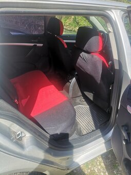 Predám škodu oktavia 2 kombi 1.9 77kw rv 2007 - 5