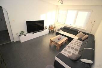 PREDAJ POLDOM s garážou Šimonovany s poz. 398 m² - 5