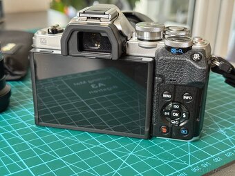 Olympus OM-D E-M10 Mark IV + objektívy - 5