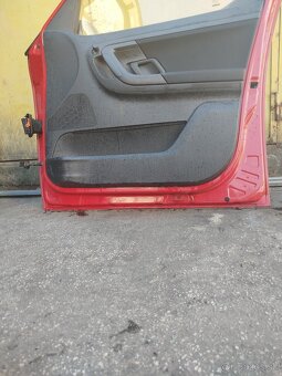 Predám predné pravé dvere na škoda Roomster - 5