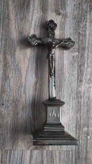 Starý menší kríž s Ježišom z kovu - 5