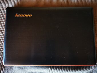 Lenovo IdeaPad Y570 - 5