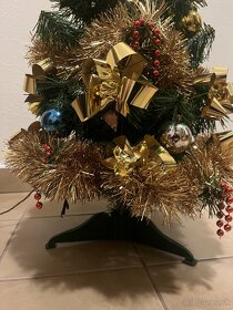 Vianočný stromček so svetlami novy - 5