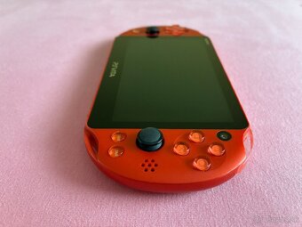PS Vita 2000 metallic red - červená - 5
