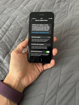 iPhone SE (2020) 64GB - Čierna - Neblokovaný - 5