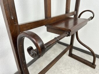 Vešiaková stena THONET - 5