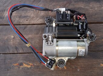 Kompresor vzduch. podv. BMW X5 E53 4,4i . - 5