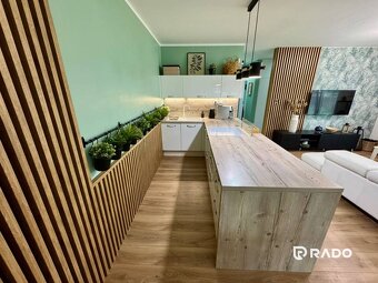 RADO | IBA U NÁS Na predaj štýlový 3-iz.byt so záhradkou, V - 5