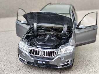 BMW X5 1:24 --------- 19 cm dĺžka ------- NOVÝ, KOVOVÝ MODEL - 5