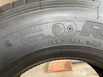 Predám pneu 245 70 r17,5 - 5