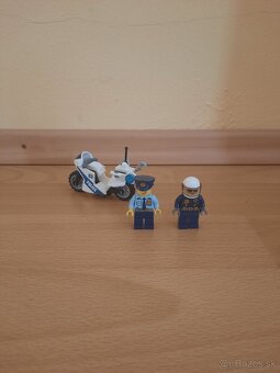 Lego City 60139 - Mobile Command Center - 5