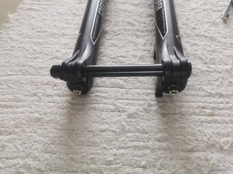 Dvojkorunka vidlica 29" zdvih 180mm podobna ako Boxxer - 5