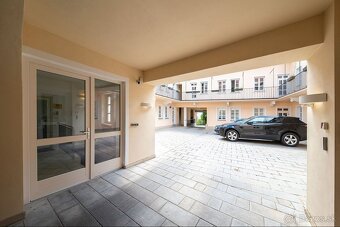 2-kancelária 44,4m2 s možnosťou parkovania v historickej bud - 5