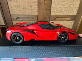 1:18 BBR Enzo Ferrari, otváratelný diescast - 5