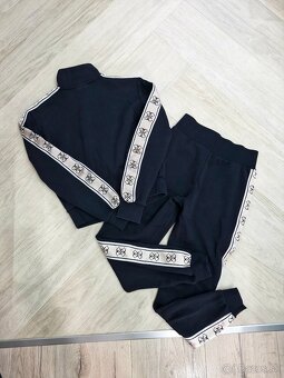 Guess cierna a tmavo cervena zlata teplakova suprava - 5