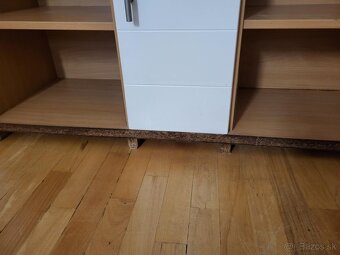 obývačková stena s knižnicou - 5