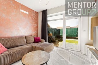 PREDANÉ Ponúkame na predaj 2i RD v radovej zástavbe + 2 par - 5