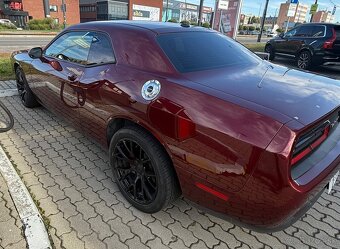 Dodge Challenger 5.7 Hemi V8 - 5