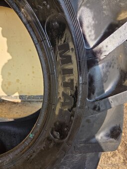 Predam pneumatiky na traktor LKT - 5