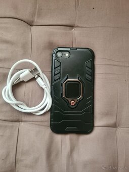 Predám iphone se 2022 128 GB. 5g. - 5