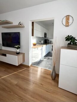 PRENÁJOM – vkusný a priestranný 2iz byt pri Štrkovci, loggia - 5