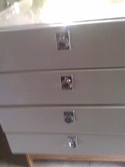 Stolíky, stoličky, dvere...... - 5